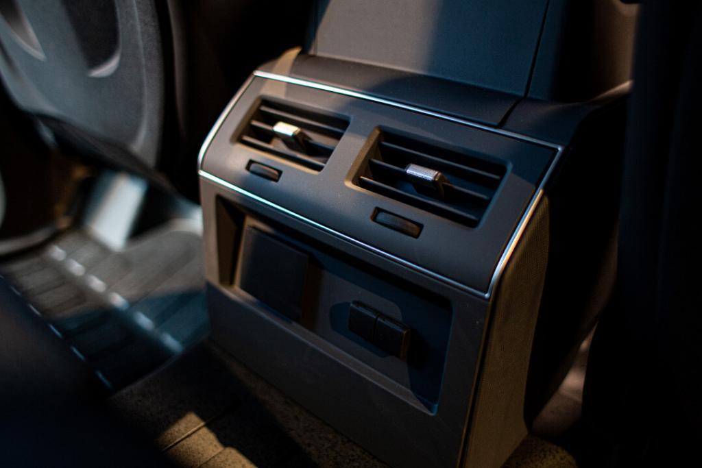 ineos grenadier rear climate control