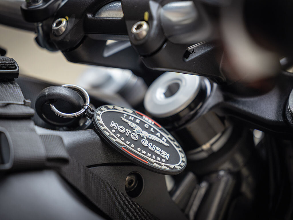 moto guzzi v85tt travel