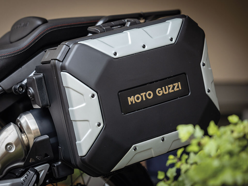moto guzzi v85tt travel