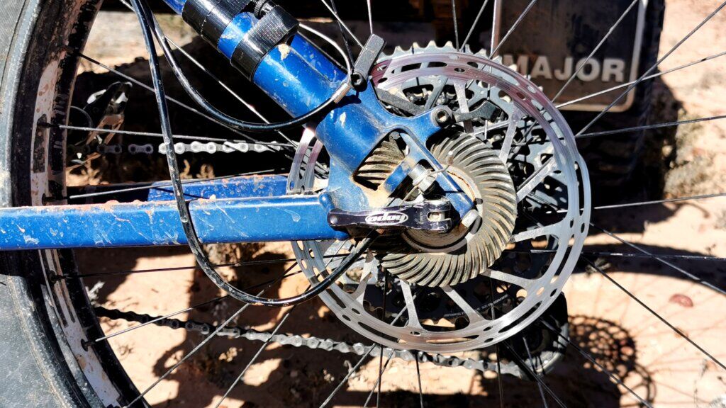 “Look Mum, no (rear) brakes”