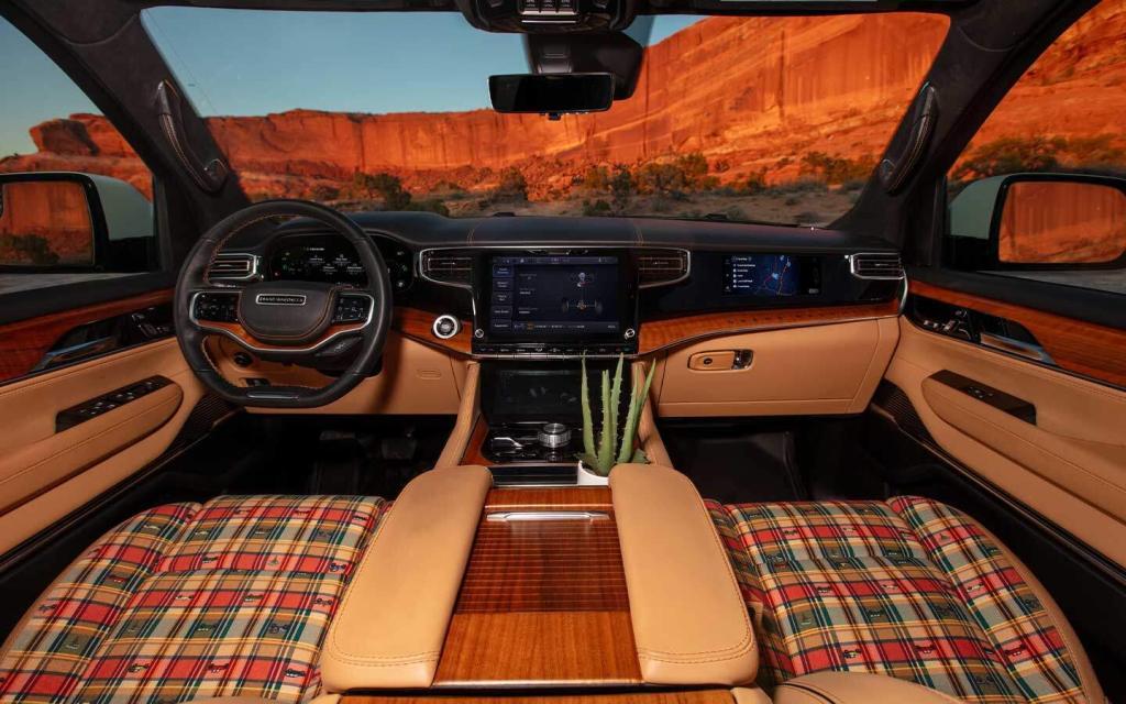 Jeep Vacationeer Concept interior