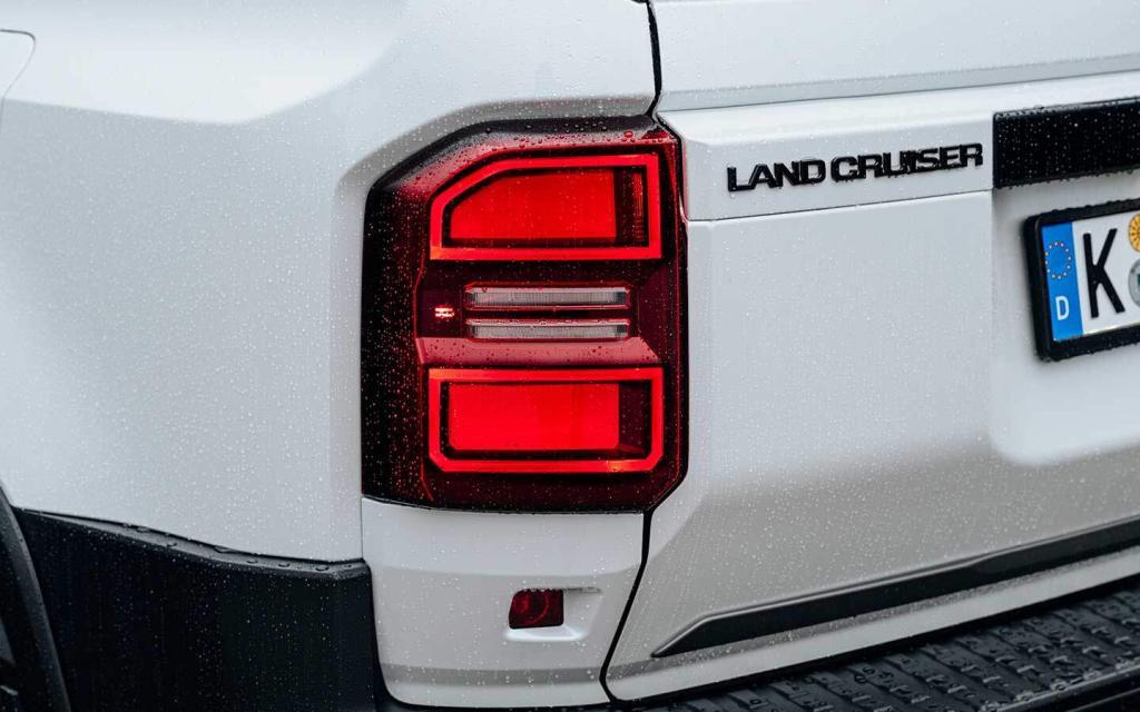 2024 land cruiser rear light cluster