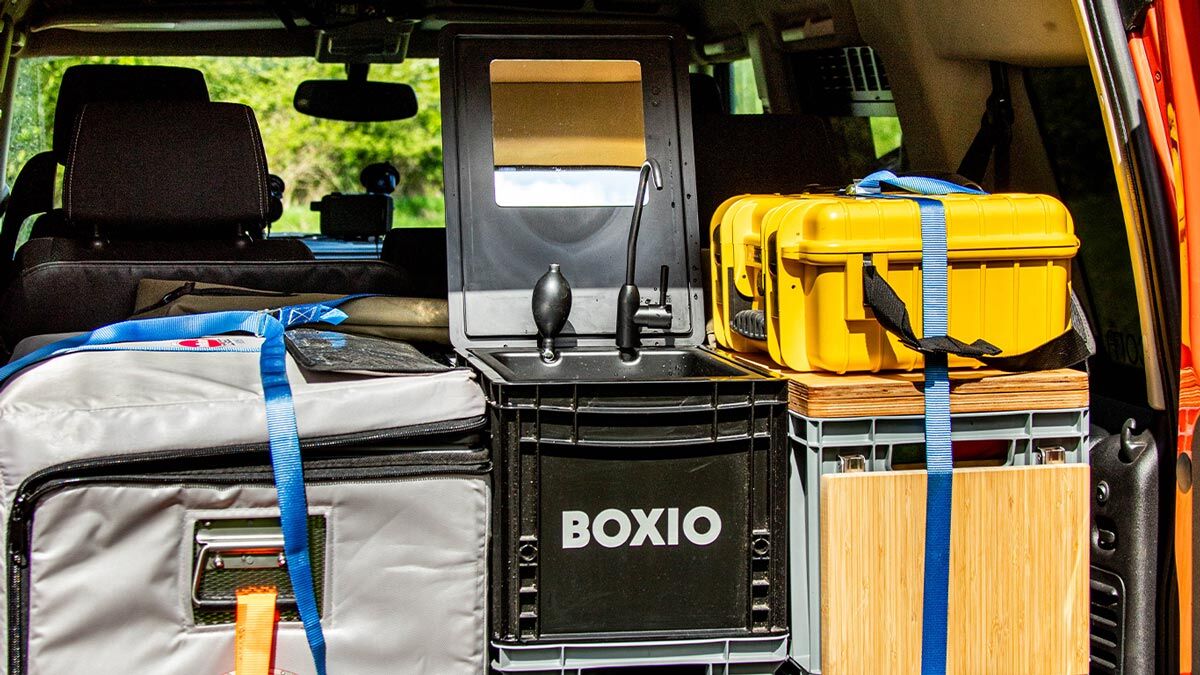Boxio wash in the back of a land rover