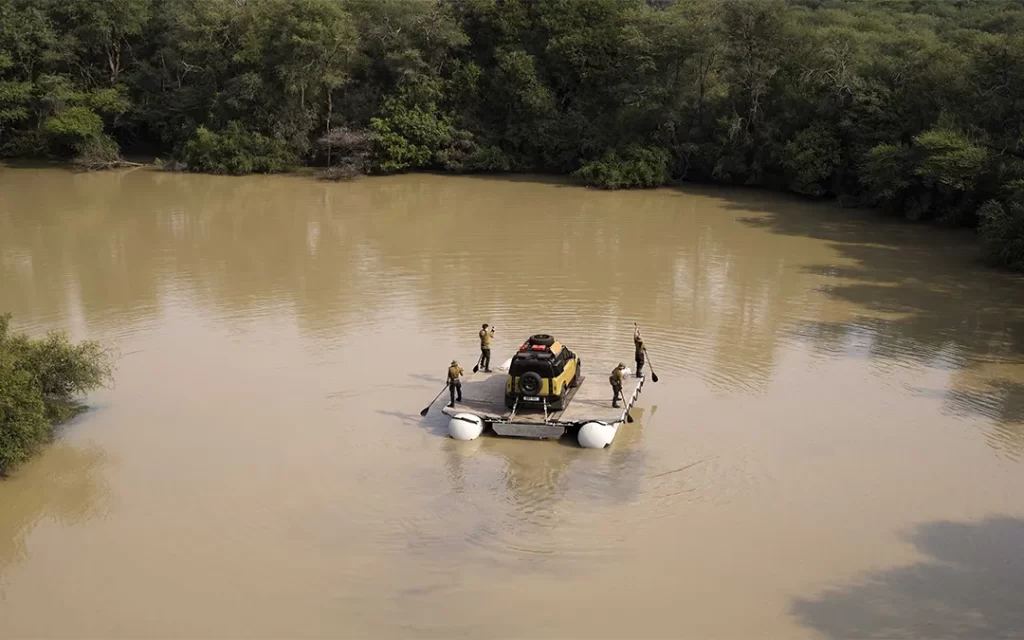 land rover defender trophy raft 3