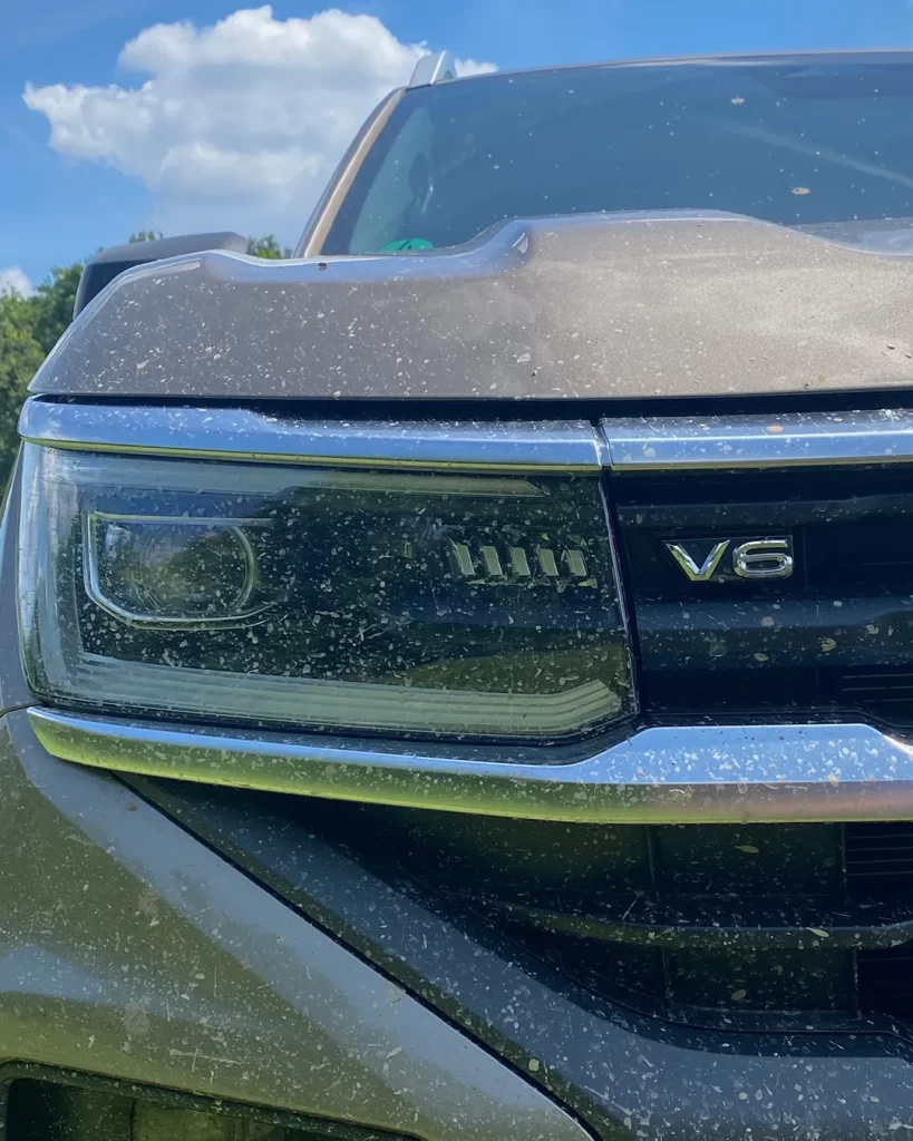 vw amarok 2024 discreet V6 badge in the front grill